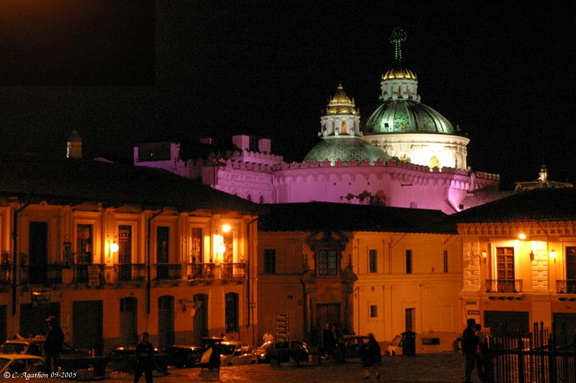Place de la cathédrale la nuit