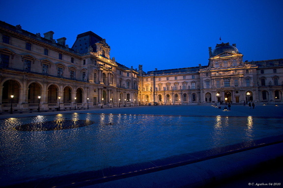 Louvre et bassin éclairés (1)