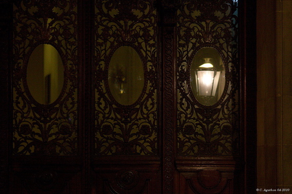 Reflet de lanterne au Louvre