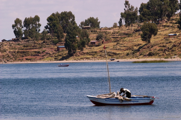 Embarcation traditionelle sur le lac Titicaca